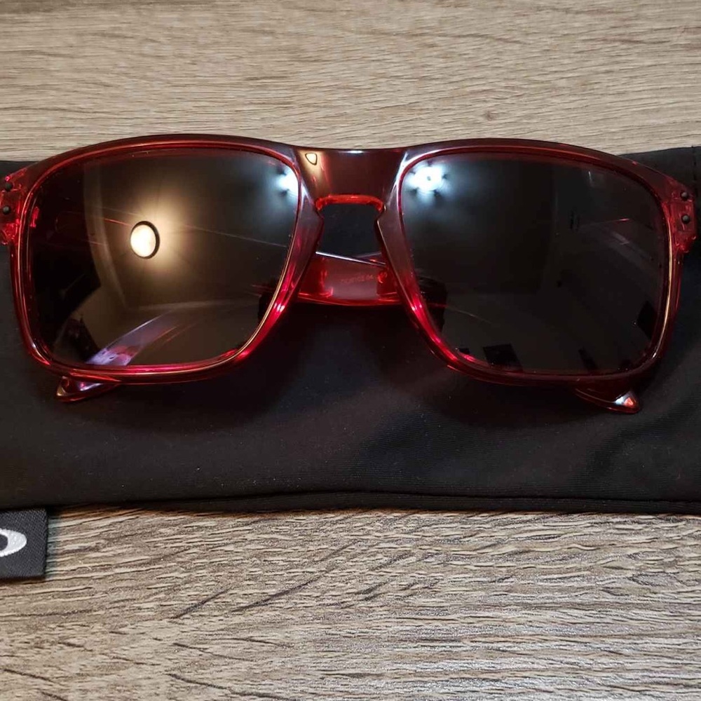 Holbrook crystal red
